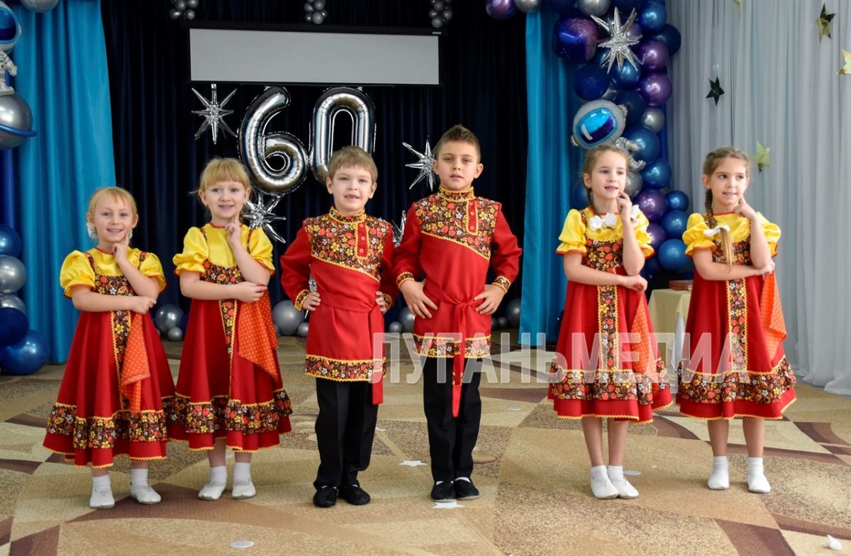 Краснолучскому ясли-саду № 2 «Барвинок» – 60! Краснолучскому ясли-саду № 2 «Барвинок» – 60!