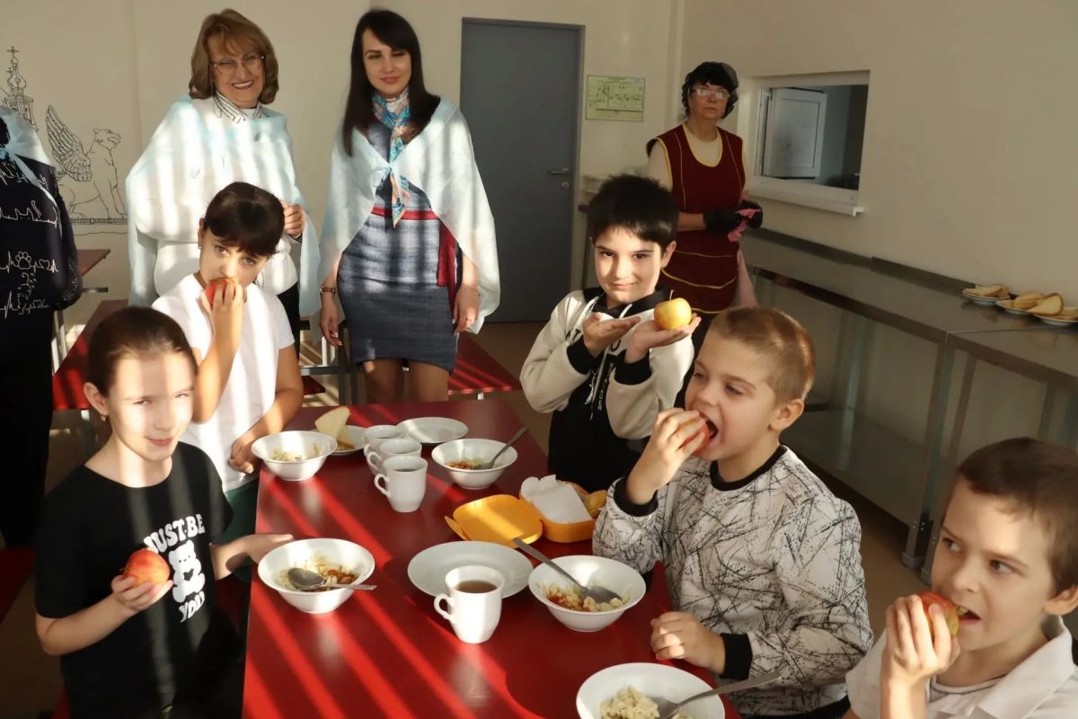 Яна Сылкина: Правильное и сбалансированное питание детей в школах – важнейший элемент их всестороннего как физического, так и интеллектуального развития Яна Сылкина: Правильное и сбалансированное питание детей в школах – важнейший элемент их всестороннего как физического, так и интеллектуального развития