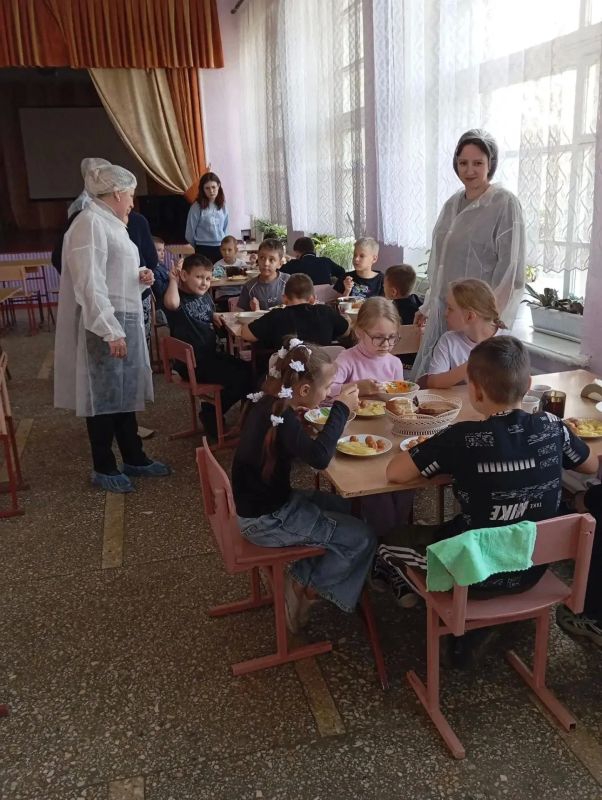 Питание в школе — ключевой фактор здоровья и успеваемости детей, поэтому его организация требует совместных усилий школы, поставщиков и родителей