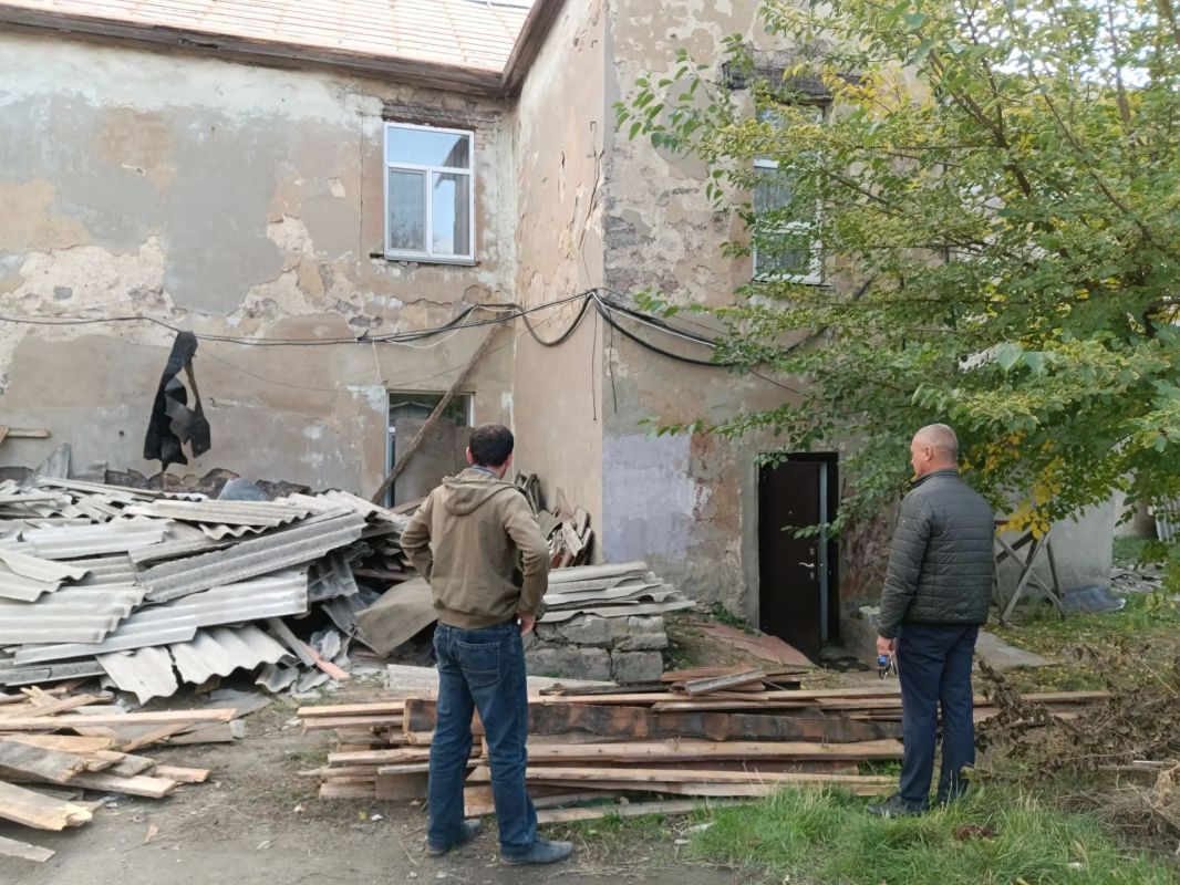 В Ровеньках начаты работы по капитальному ремонту кровли В городском округе город Ровеньки продолжаются работы по капитальному ремонту кровли Детской художественной школы г. Ровеньки. Обновление кровли художественной школы... В Ровеньках начаты работы по капитальному ремонту кровли В городском округе город Ровеньки продолжаются работы по капитальному ремонту кровли Детской художественной школы г. Ровеньки. Обновление кровли художественной школы...