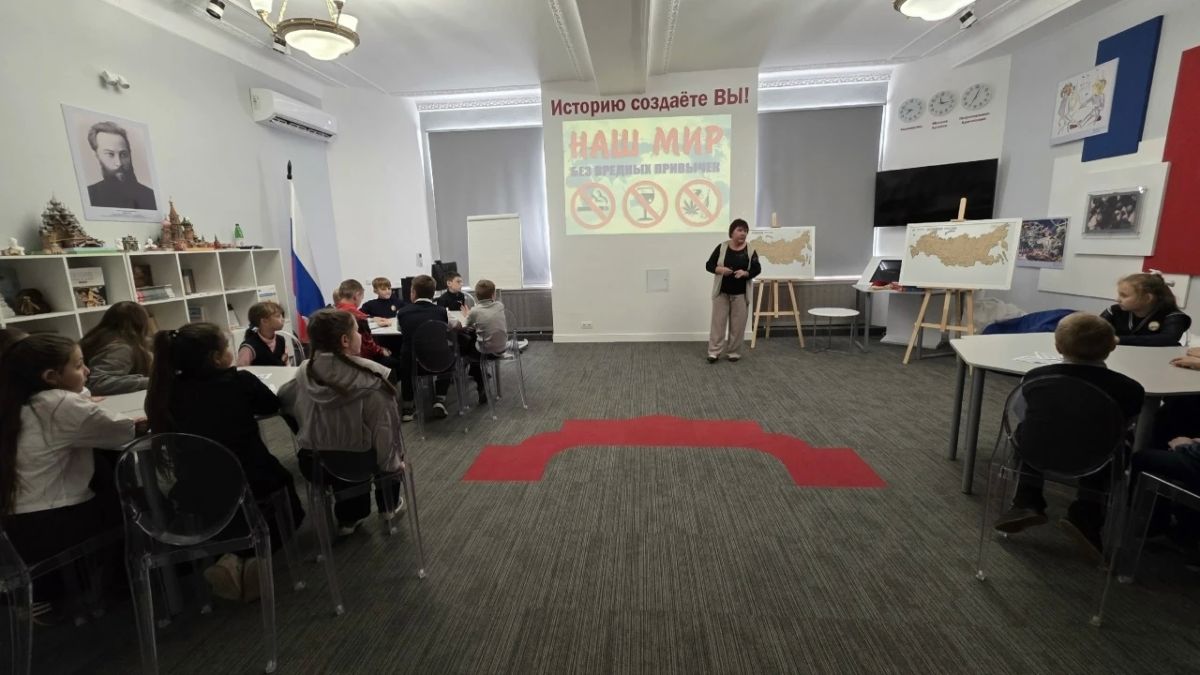 В Детском центре Лутугинского районного дома культуры прошёл видеолекторий для детей «Разговор начистоту»