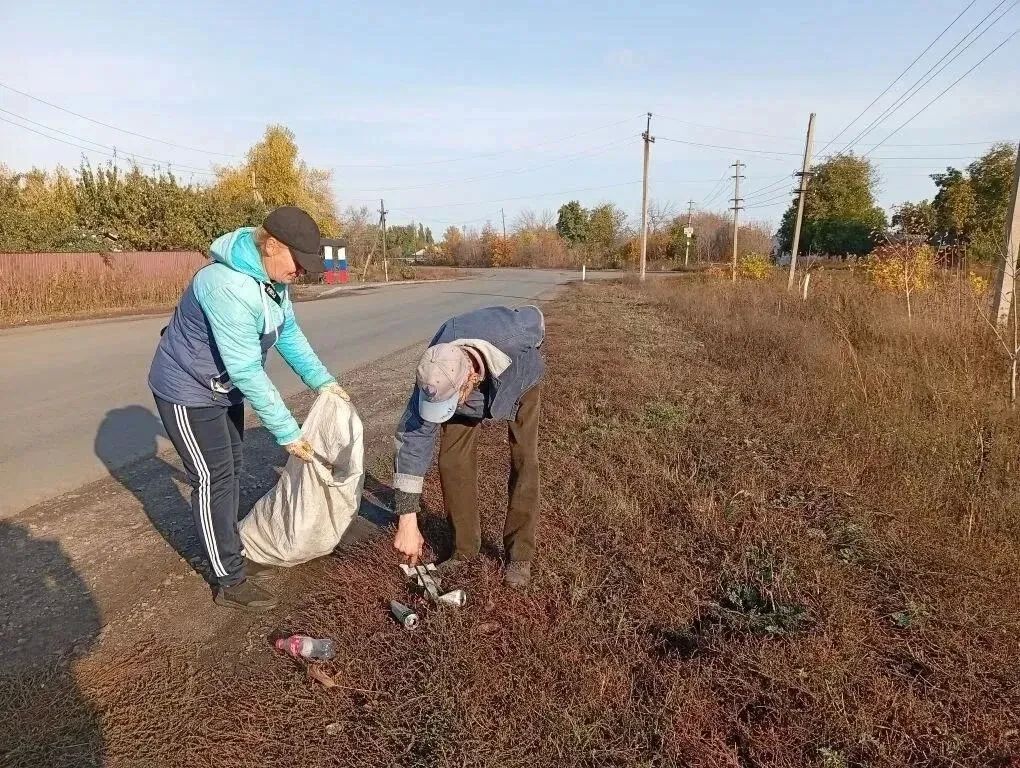 БЛАГОУСТРОЙСТВО ПГТ НОВОДАРЬЕВКА: УБОРКА ТЕРРИТОРИИ ПРОДОЛЖАЕТСЯ БЛАГОУСТРОЙСТВО ПГТ НОВОДАРЬЕВКА: УБОРКА ТЕРРИТОРИИ ПРОДОЛЖАЕТСЯ
