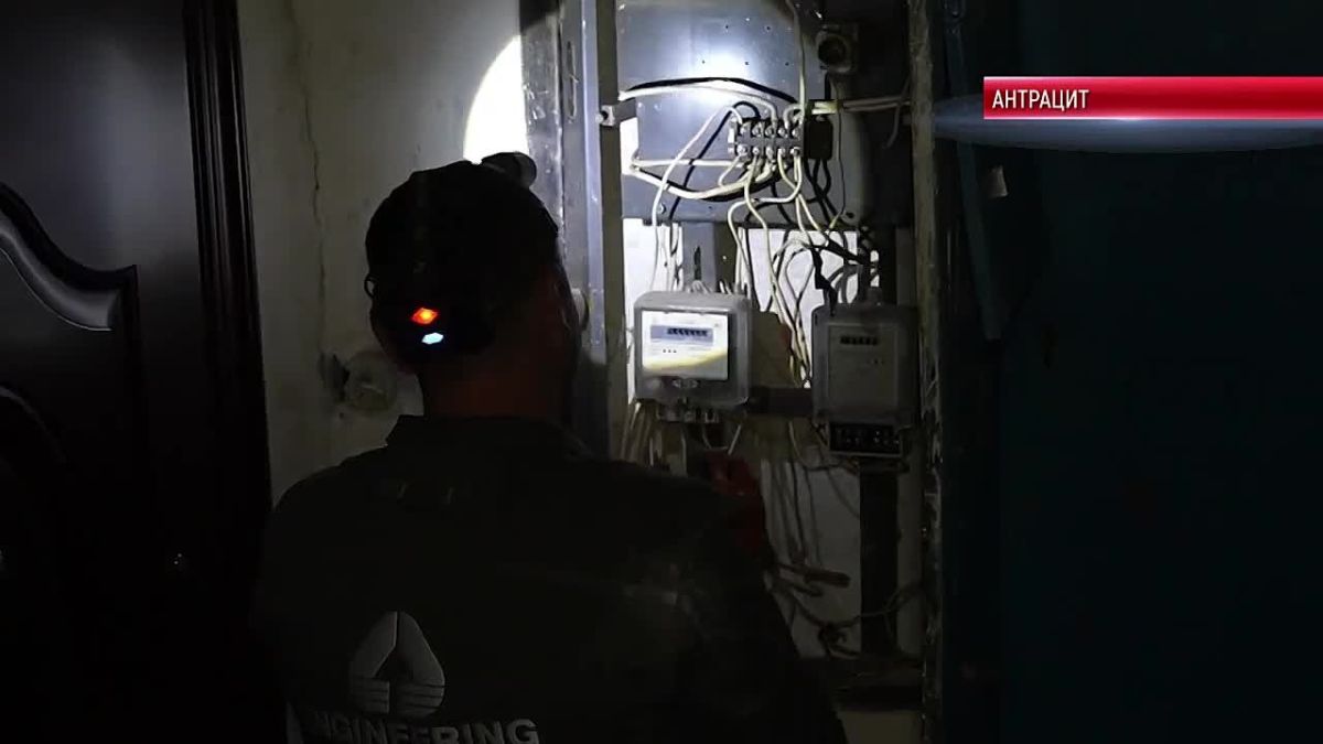 Единая управляющая компания проводит обновление системы электроснабжения в многоэтажках Антрацита