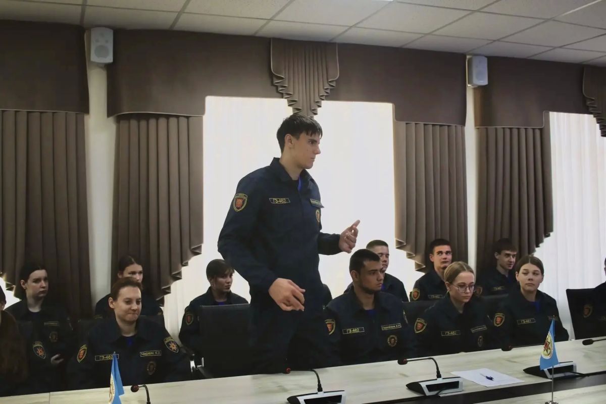 СОТРУДНИК МВД ПО ЛНР РАССКАЗАЛ СТУДЕНТАМ О ПРОФЕССИОНАЛЬНОМ ПУТИ И СЛУЖБЕ В ОРГАНАХ ВНУТРЕННИХ ДЕЛ СОТРУДНИК МВД ПО ЛНР РАССКАЗАЛ СТУДЕНТАМ О ПРОФЕССИОНАЛЬНОМ ПУТИ И СЛУЖБЕ В ОРГАНАХ ВНУТРЕННИХ ДЕЛ