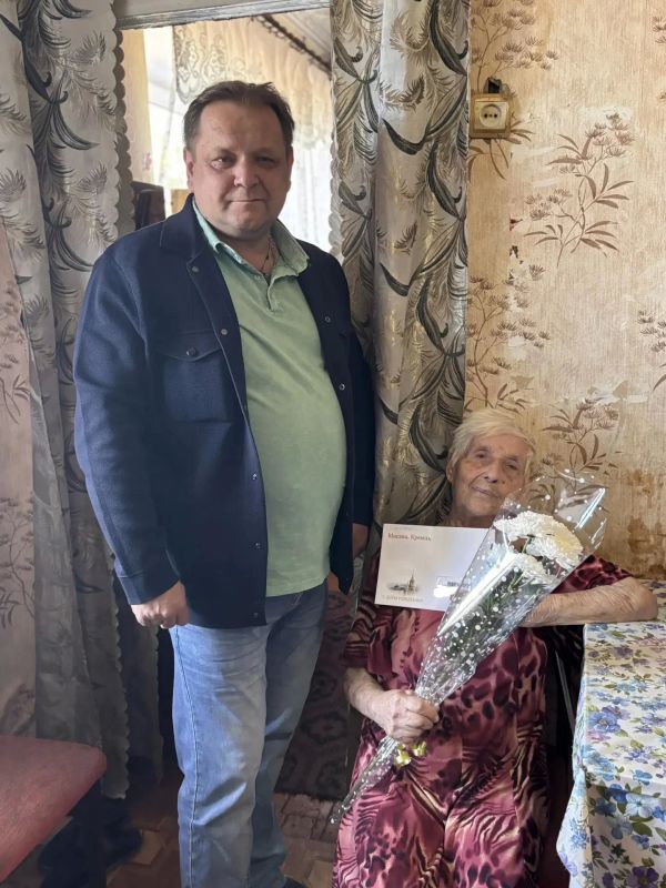 Долгожительницу города Краснодона поздравили с 98-летием