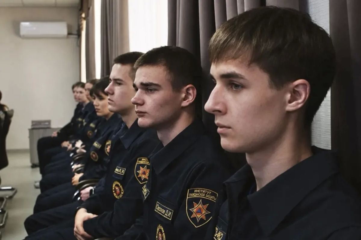 СОТРУДНИК МВД ПО ЛНР РАССКАЗАЛ СТУДЕНТАМ О ПРОФЕССИОНАЛЬНОМ ПУТИ И СЛУЖБЕ В ОРГАНАХ ВНУТРЕННИХ ДЕЛ СОТРУДНИК МВД ПО ЛНР РАССКАЗАЛ СТУДЕНТАМ О ПРОФЕССИОНАЛЬНОМ ПУТИ И СЛУЖБЕ В ОРГАНАХ ВНУТРЕННИХ ДЕЛ
