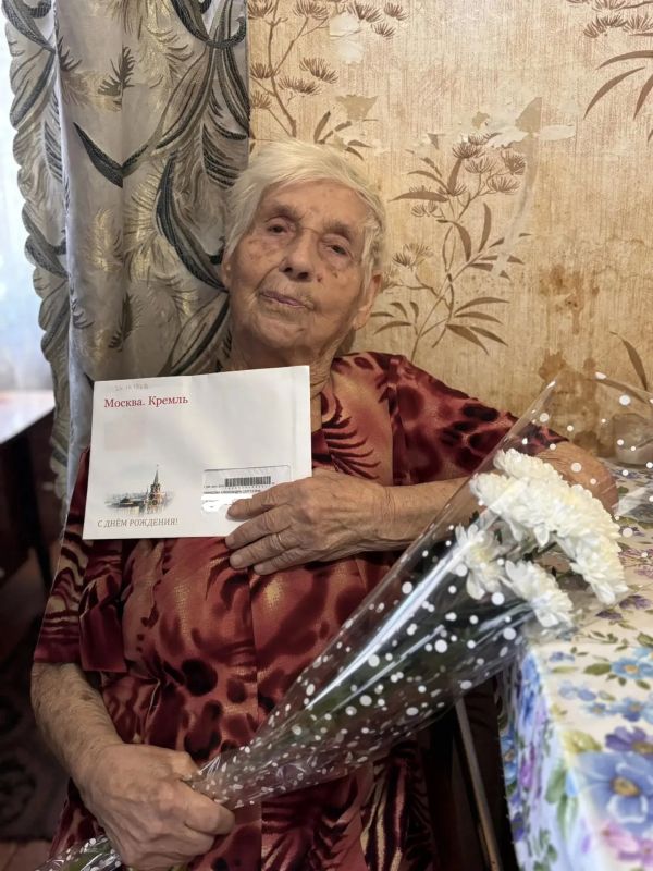 Долгожительницу города Краснодона поздравили с 98-летием Долгожительницу города Краснодона поздравили с 98-летием