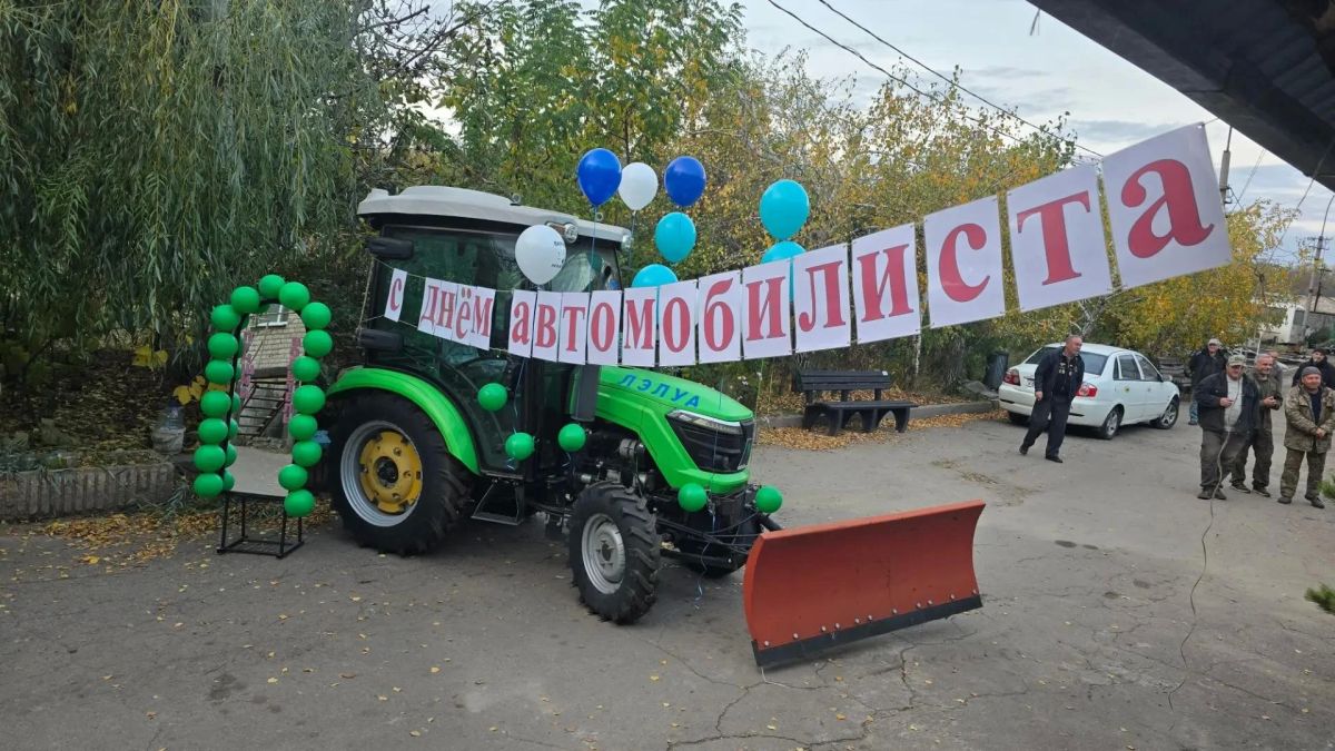 В Луганском комбинате зелёного хозяйства и благоустройства поздравили сотрудников с Днём автомобилиста В Луганском комбинате зелёного хозяйства и благоустройства поздравили сотрудников с Днём автомобилиста