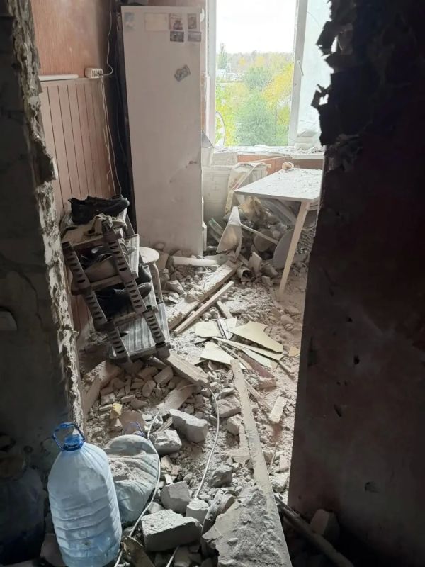 В Свердловске враг ударил по многоквартирному дому В Свердловске враг ударил по многоквартирному дому