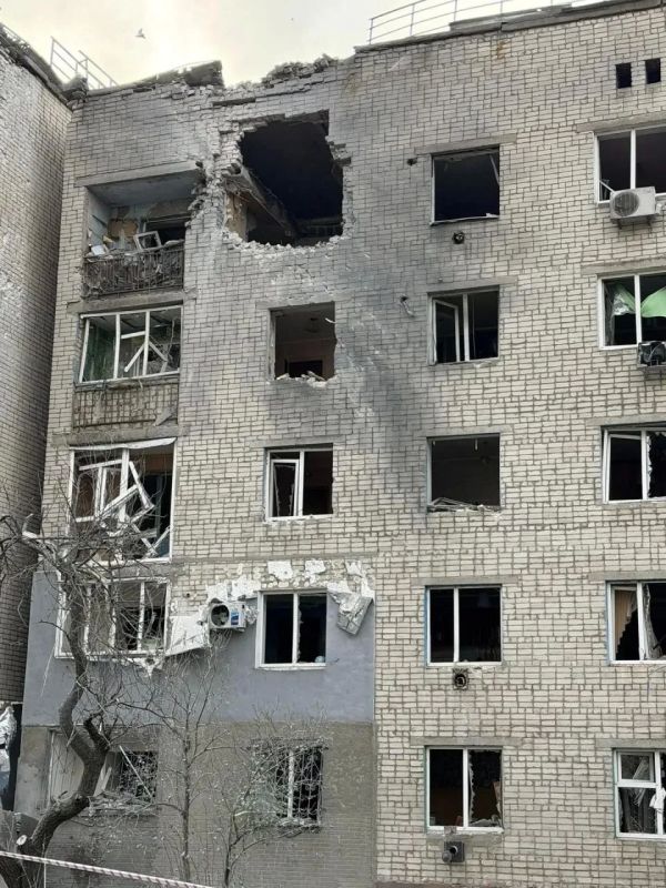 В Свердловске враг ударил по многоквартирному дому В Свердловске враг ударил по многоквартирному дому