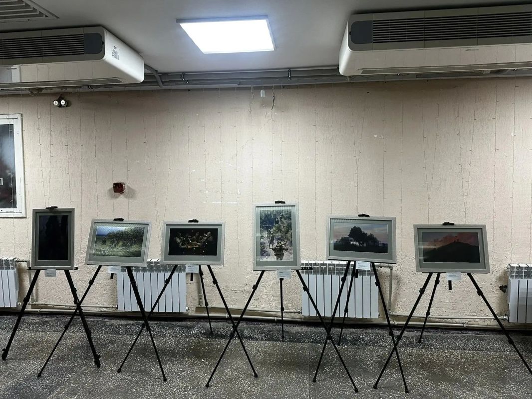 В Муниципальном бюджетном учреждении «Центр культуры города Алчевска», действует выставка художника Данила Багринцева В Муниципальном бюджетном учреждении «Центр культуры города Алчевска», действует выставка художника Данила Багринцева