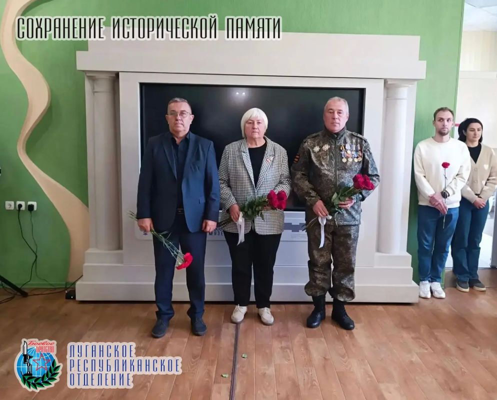 20 октября в районном Дворце культуры состоялось открытие выставки «Без срока давности», подготовленной Поисковым движением России (в ЛНР его возглавляет Светлана Гизай) при поддержке проекта «Единая Россия» «Историческая...