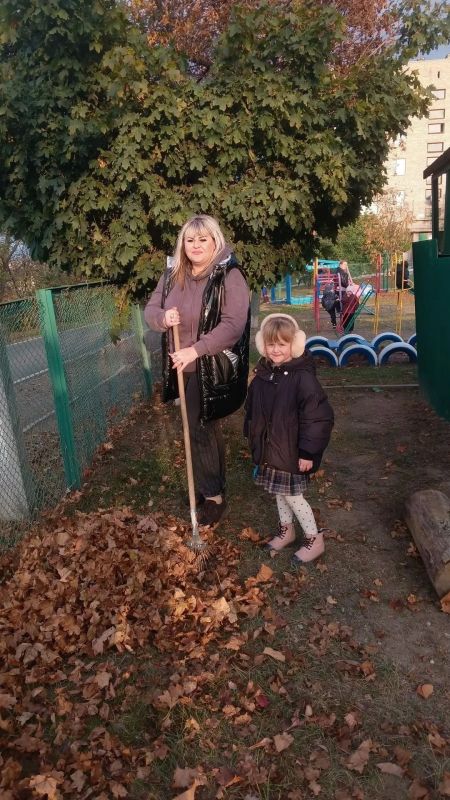 В Лутугинском УВК «Журавлик» воспитанники вместе с родителями приняли участие в экологической акции В Лутугинском УВК «Журавлик» воспитанники вместе с родителями приняли участие в экологической акции