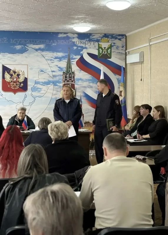 Свердловские полицейские обсудили вопросы профориентации школьников с руководителями образовательных учреждений Свердловские полицейские обсудили вопросы профориентации школьников с руководителями образовательных учреждений
