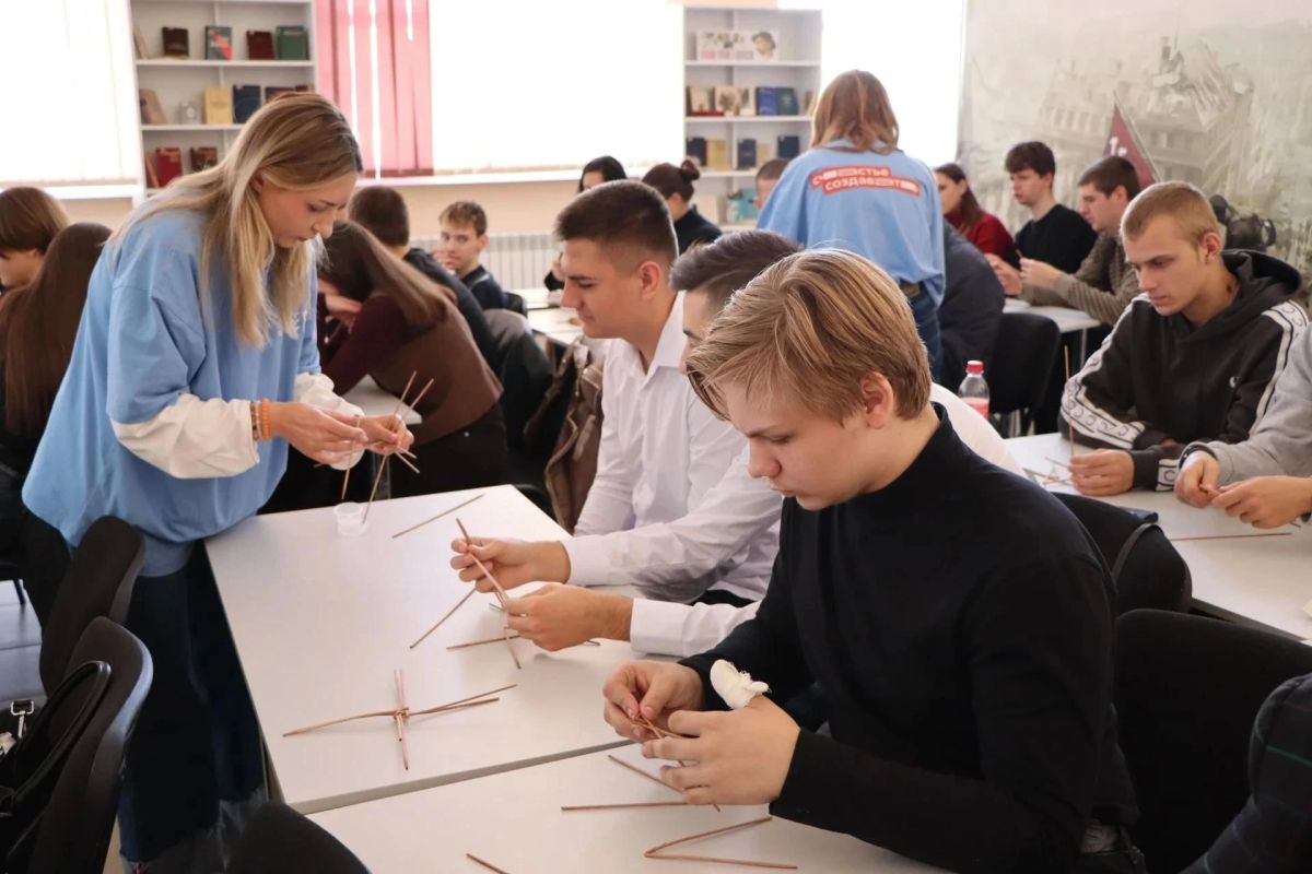 В Луганской библиотеке имени Горького прошли мастер-классы в рамках программы «Наследие юга России» В Луганской библиотеке имени Горького прошли мастер-классы в рамках программы «Наследие юга России»