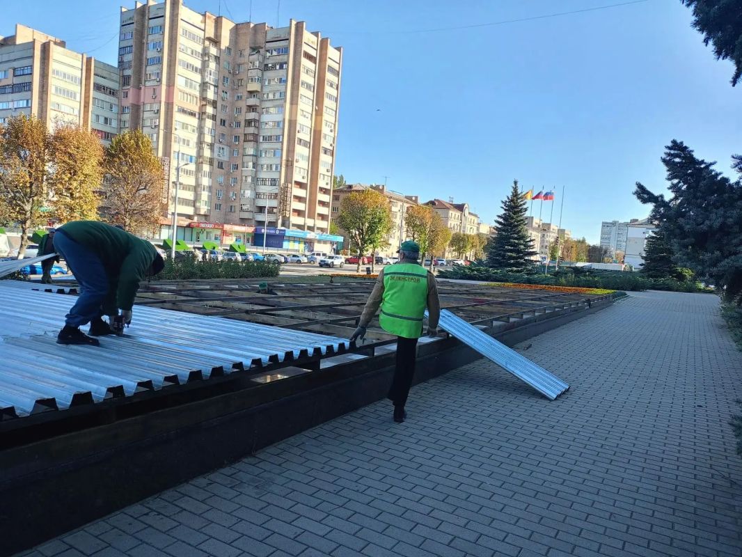 В Луганске заканчивают консервацию фонтанов на зимний период В Луганске заканчивают консервацию фонтанов на зимний период