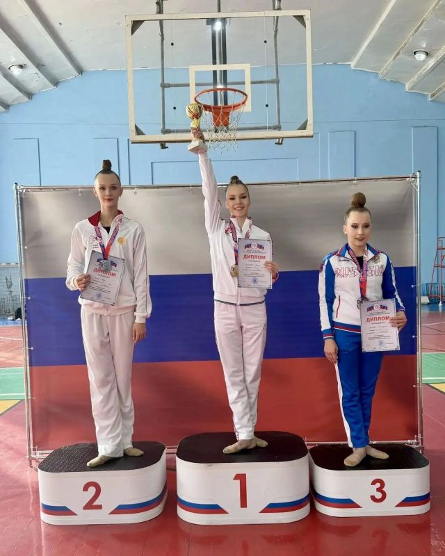 На базе Луганского государственного училища олимпийского резерва прошли чемпионат и первенство ЛНР по художественной гимнастике На базе Луганского государственного училища олимпийского резерва прошли чемпионат и первенство ЛНР по художественной гимнастике