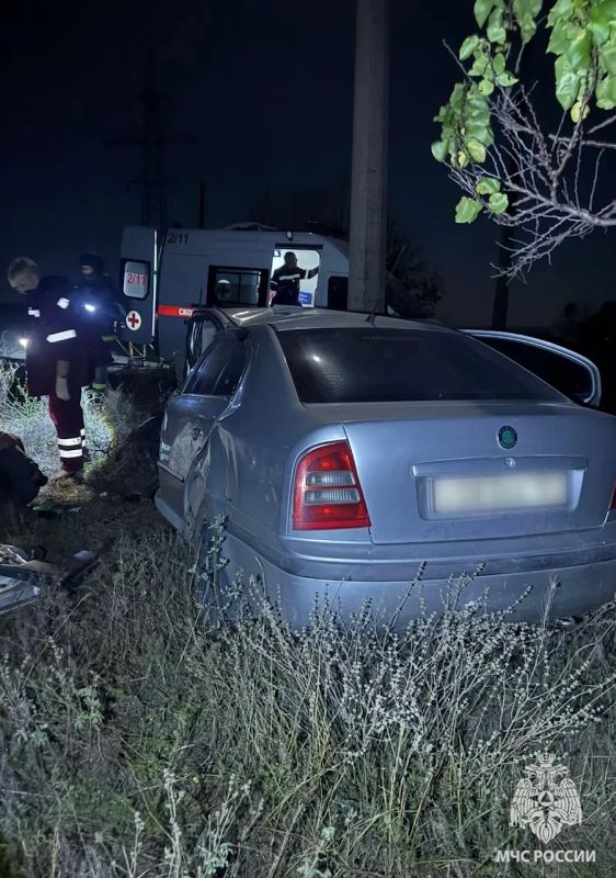 В Алчевске сотрудники МЧС России спасли пострадавшего при ДТП В Алчевске сотрудники МЧС России спасли пострадавшего при ДТП