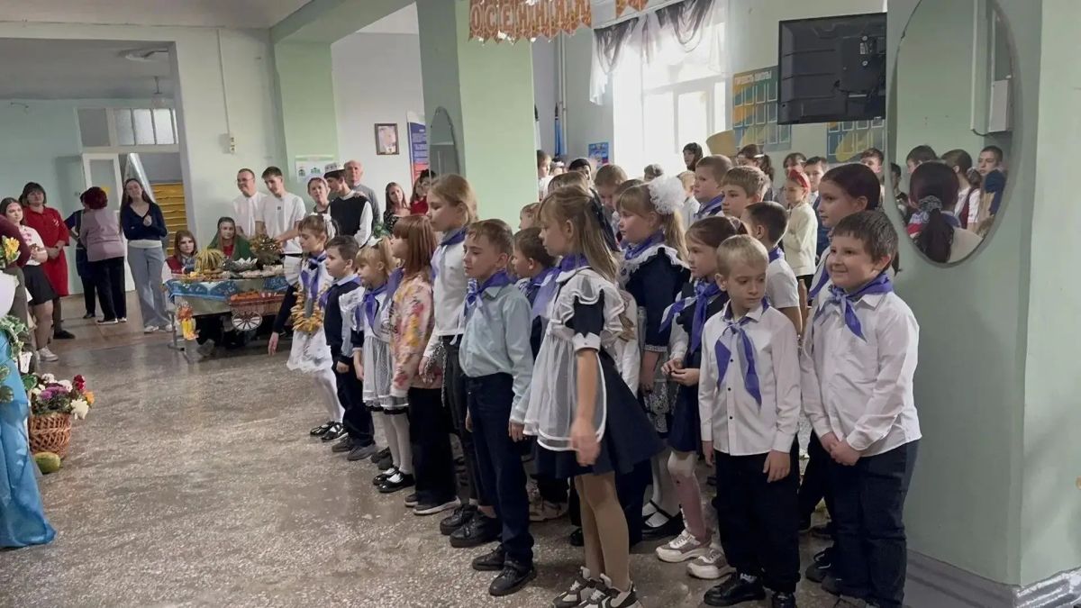 23 октября в стенах УВК №3 прошла замечательная Осенняя ярмарка, посвященная Году единства народов России 23 октября в стенах УВК №3 прошла замечательная Осенняя ярмарка, посвященная Году единства народов России