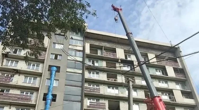 В общежитиях ЛГАКИ им. Матусовского обновляют кровлю