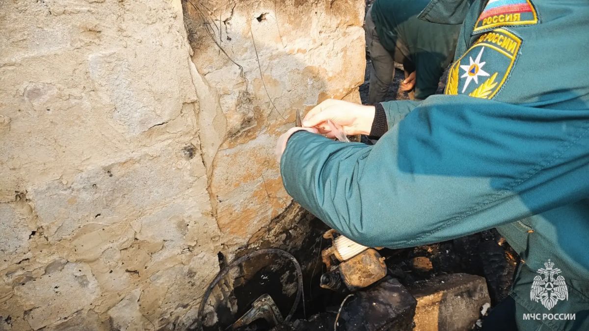 В Антраците при пожаре в барачном доме пострадала женщина В Антраците при пожаре в барачном доме пострадала женщина
