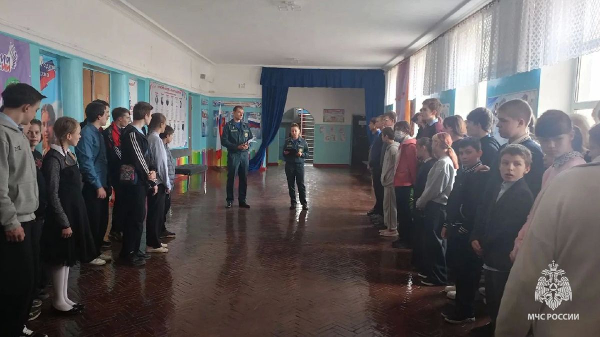 Огонь – не всегда друг!. Спасатели МЧС России провели открытый урок безопасности в Ирминской специальной (коррекционной) школе-интернате (Стахановский м.о.). Главной темой стало предотвращение пожаров дома и в учебном... Огонь – не всегда друг!. Спасатели МЧС России провели открытый урок безопасности в Ирминской специальной (коррекционной) школе-интернате (Стахановский м.о.). Главной темой стало предотвращение пожаров дома и в учебном...
