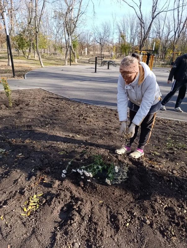 В нашем любимом парке культуры и отдыха имени «Молодой гвардии» ежедневно кипит жизнь, и осень здесь – не время для уныния, а пора активного преображения! В нашем любимом парке культуры и отдыха имени «Молодой гвардии» ежедневно кипит жизнь, и осень здесь – не время для уныния, а пора активного преображения!