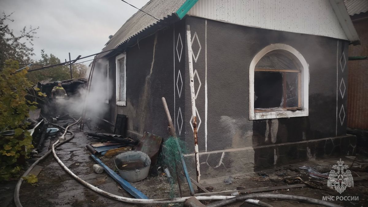 В Ровеньках на пожаре погибла 90-летняя женщина В Ровеньках на пожаре погибла 90-летняя женщина