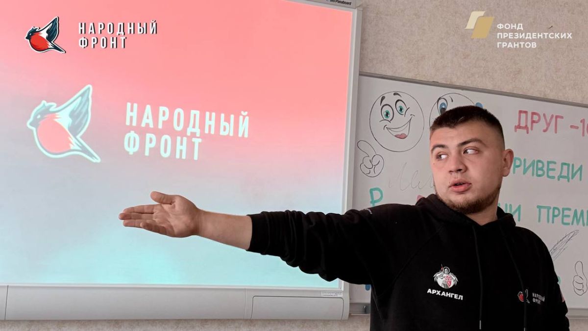Активисты Молодежки Народного фронта провели агитационную встречу со студентами ГБОУ СПО «Луганский колледж моды, парикмахерского искусства и компьютерных технологий» Активисты Молодежки Народного фронта провели агитационную встречу со студентами ГБОУ СПО «Луганский колледж моды, парикмахерского искусства и компьютерных технологий»