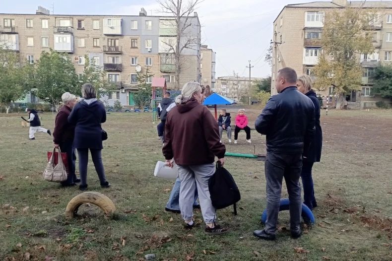 В городе Червонопартизанске состоялось собрание жителей улицы Терешковой В городе Червонопартизанске состоялось собрание жителей улицы Терешковой