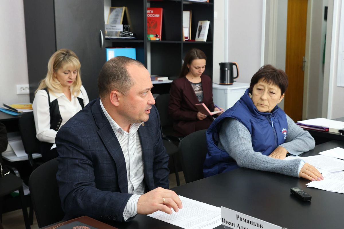 В Народном Совете ЛНР обсудили перспективы развития железнодорожного транспорта В Народном Совете ЛНР обсудили перспективы развития железнодорожного транспорта