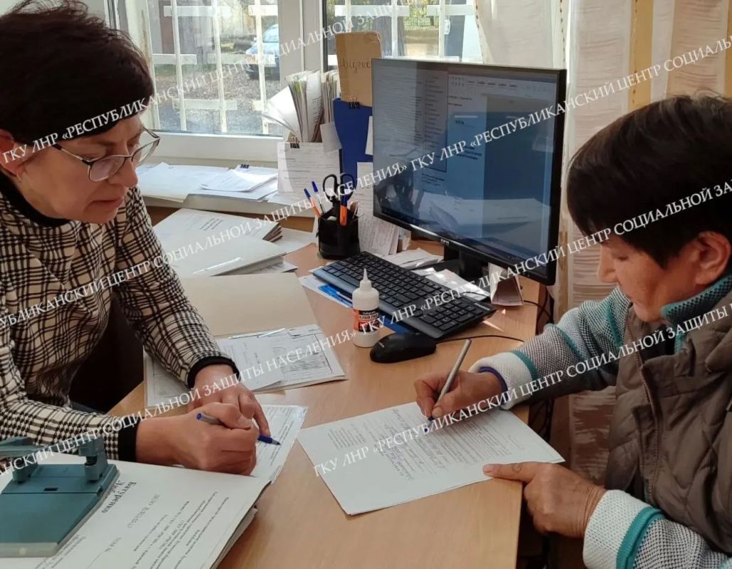 Филиал № 13 ГКУ ЛНР«РЦСЗН» в г. Красный Луч продолжает планомерную работу по оформлению и выдаче удостоверений «Ветеран труда» и «Ветеран труда Луганской Народной Республики»