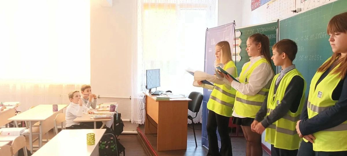 В Лутугинской средней школе №2 отряд ЮИД «Друзья порядка» провел увлекательное мероприятие В Лутугинской средней школе №2 отряд ЮИД «Друзья порядка» провел увлекательное мероприятие