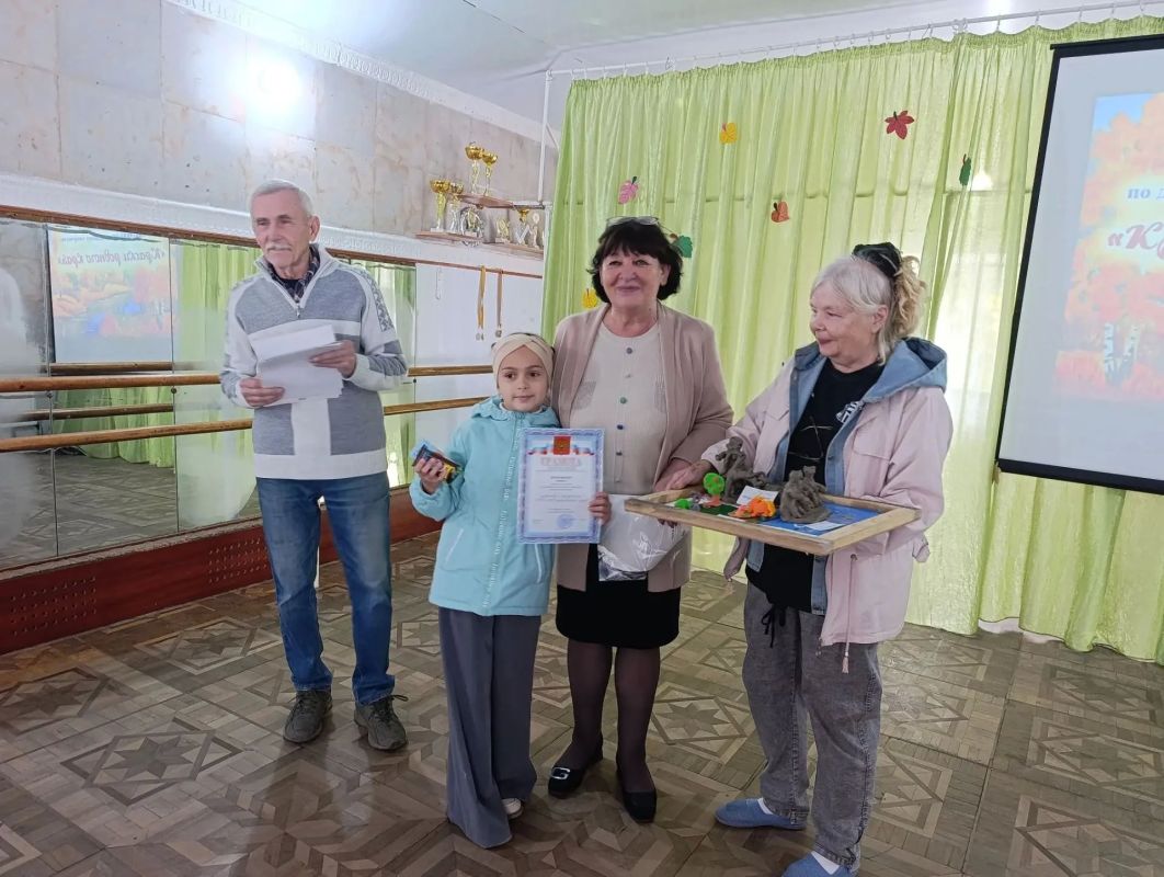 На базе Лутугинского дома детского и юношеского творчества состоялась муниципальная олимпиада по декоративно - прикладному творчеству «Краски родного края» На базе Лутугинского дома детского и юношеского творчества состоялась муниципальная олимпиада по декоративно - прикладному творчеству «Краски родного края»