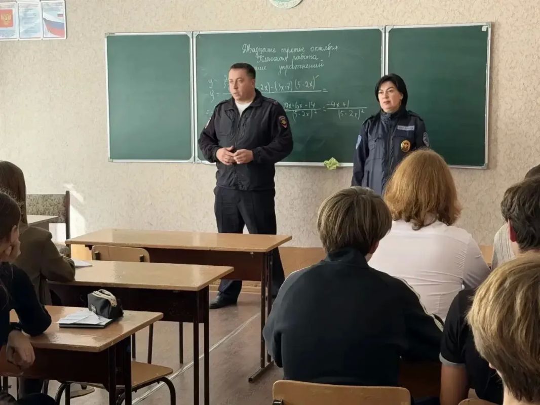 Свердловские полицейские познакомили школьников с возможностями получения ведомственного образования