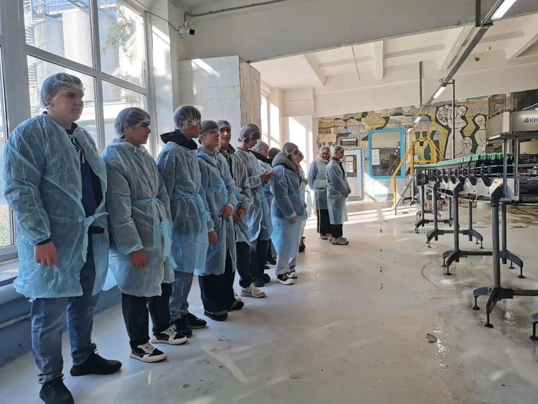 Для школьников из Антрацита провели онлайн-экскурсию на предприятие в Ставропольском крае Для школьников из Антрацита провели онлайн-экскурсию на предприятие в Ставропольском крае