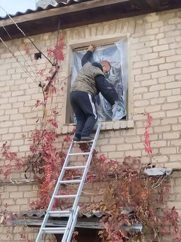 В Антраците восстанавливают повреждённые после атаки ВСУ многоквартирные дома В Антраците восстанавливают повреждённые после атаки ВСУ многоквартирные дома
