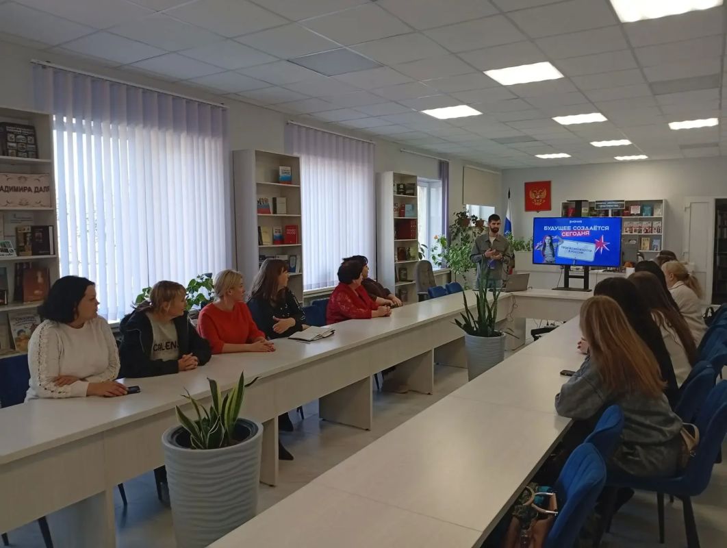 В Ровеньках прошла встреча с лектором Российского общества «Знание» В Ровеньках прошла встреча с лектором Российского общества «Знание»