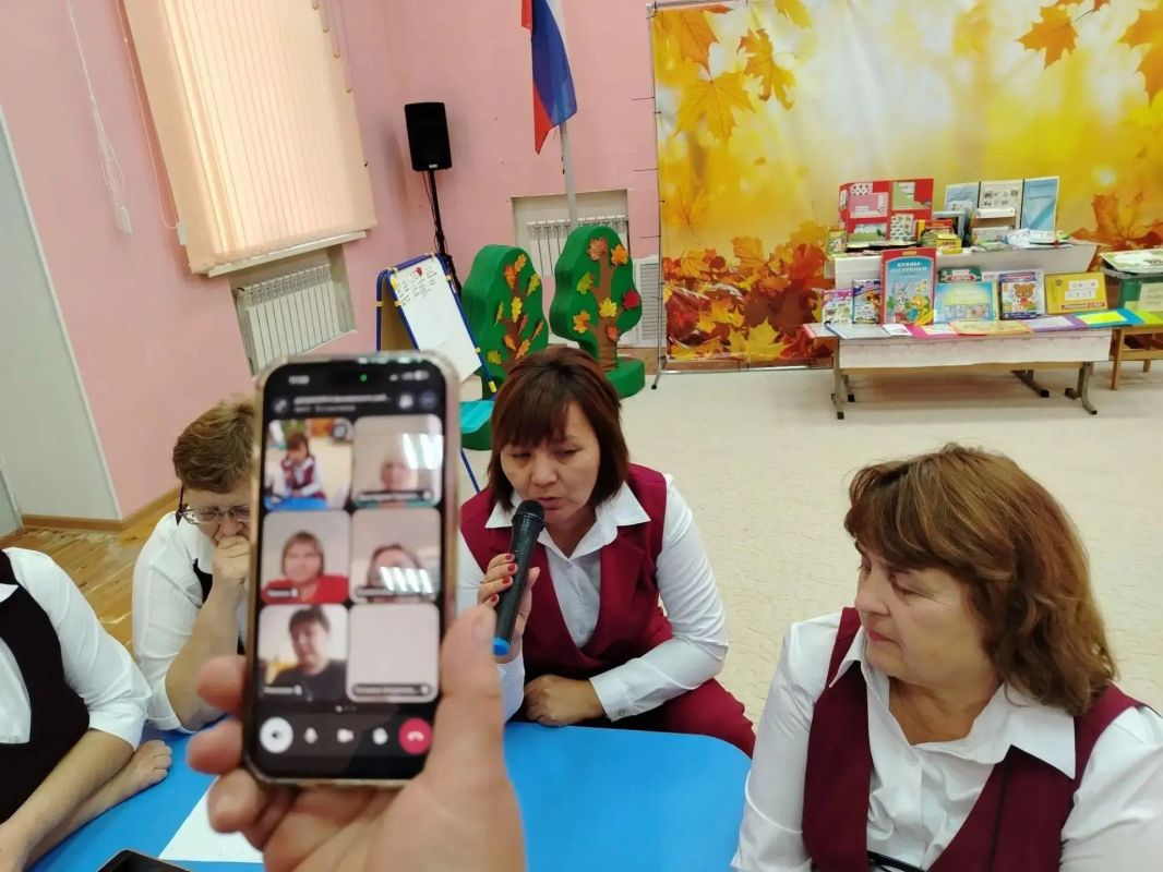 Педагоги Оренбуржья и Перевальского округа обменялись дидактическими пособиями Педагоги Оренбуржья и Перевальского округа обменялись дидактическими пособиями
