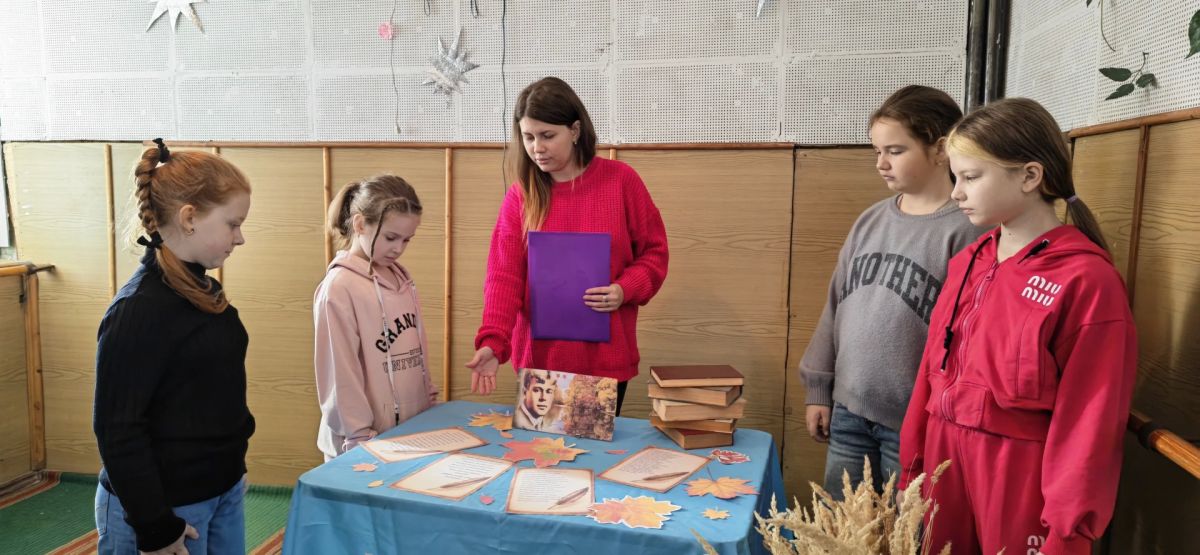 В филиале № 1 — клуб посёлка шахты «Миусинская» МБУ «Краснолучский ЦК» прошёл литературный час С.А. Есенина «Осенняя пора», он получился душевным и по-настоящему тёплым В филиале № 1 — клуб посёлка шахты «Миусинская» МБУ «Краснолучский ЦК» прошёл литературный час С.А. Есенина «Осенняя пора», он получился душевным и по-настоящему тёплым