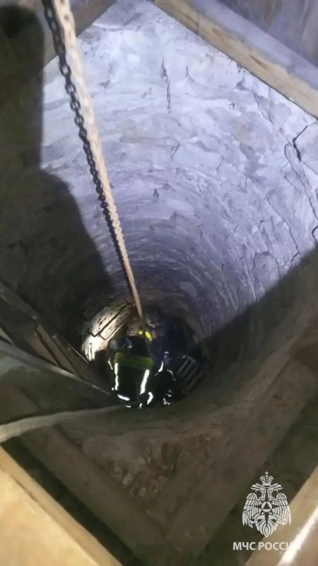 В ЛНР спасатели достали женщину из 10-метрового колодца