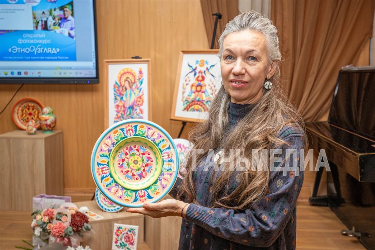В Луганске открылась выставка изделий из дерева и традиционной росписи мастеров клуба «Левша» В Луганске открылась выставка изделий из дерева и традиционной росписи мастеров клуба «Левша»