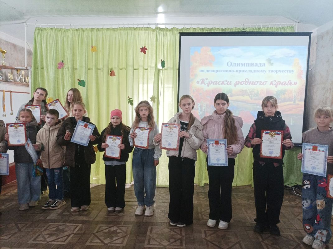 На базе Лутугинского дома детского и юношеского творчества состоялась муниципальная олимпиада по декоративно - прикладному творчеству «Краски родного края» На базе Лутугинского дома детского и юношеского творчества состоялась муниципальная олимпиада по декоративно - прикладному творчеству «Краски родного края»