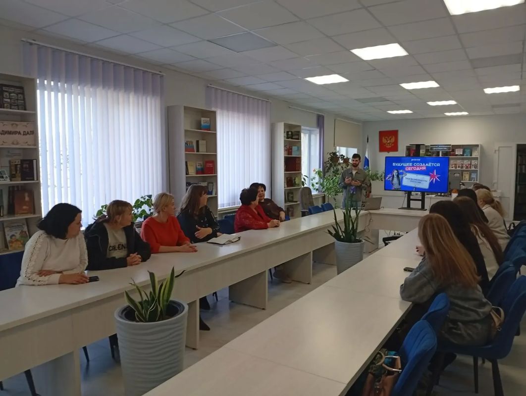 В Ровеньках прошла встреча с лектором Российского общества «Знание» В Ровеньках прошла встреча с лектором Российского общества «Знание»