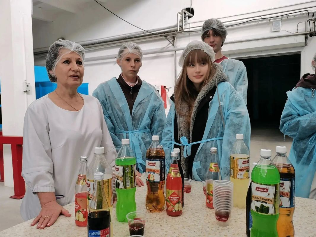 Для школьников из Антрацита провели онлайн-экскурсию на предприятие в Ставропольском крае Для школьников из Антрацита провели онлайн-экскурсию на предприятие в Ставропольском крае