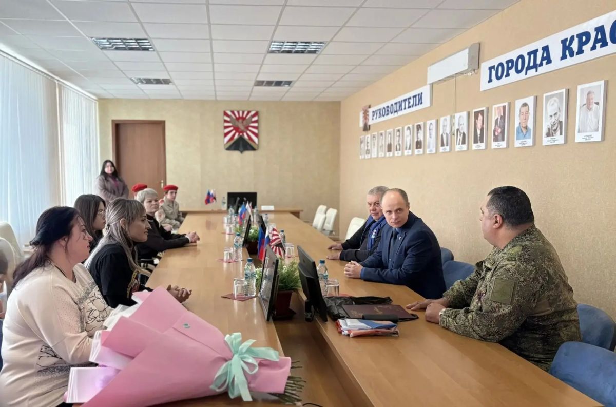 Сегодня в стенах Администрации округа состоялась важная и трогательная церемония Сегодня в стенах Администрации округа состоялась важная и трогательная церемония