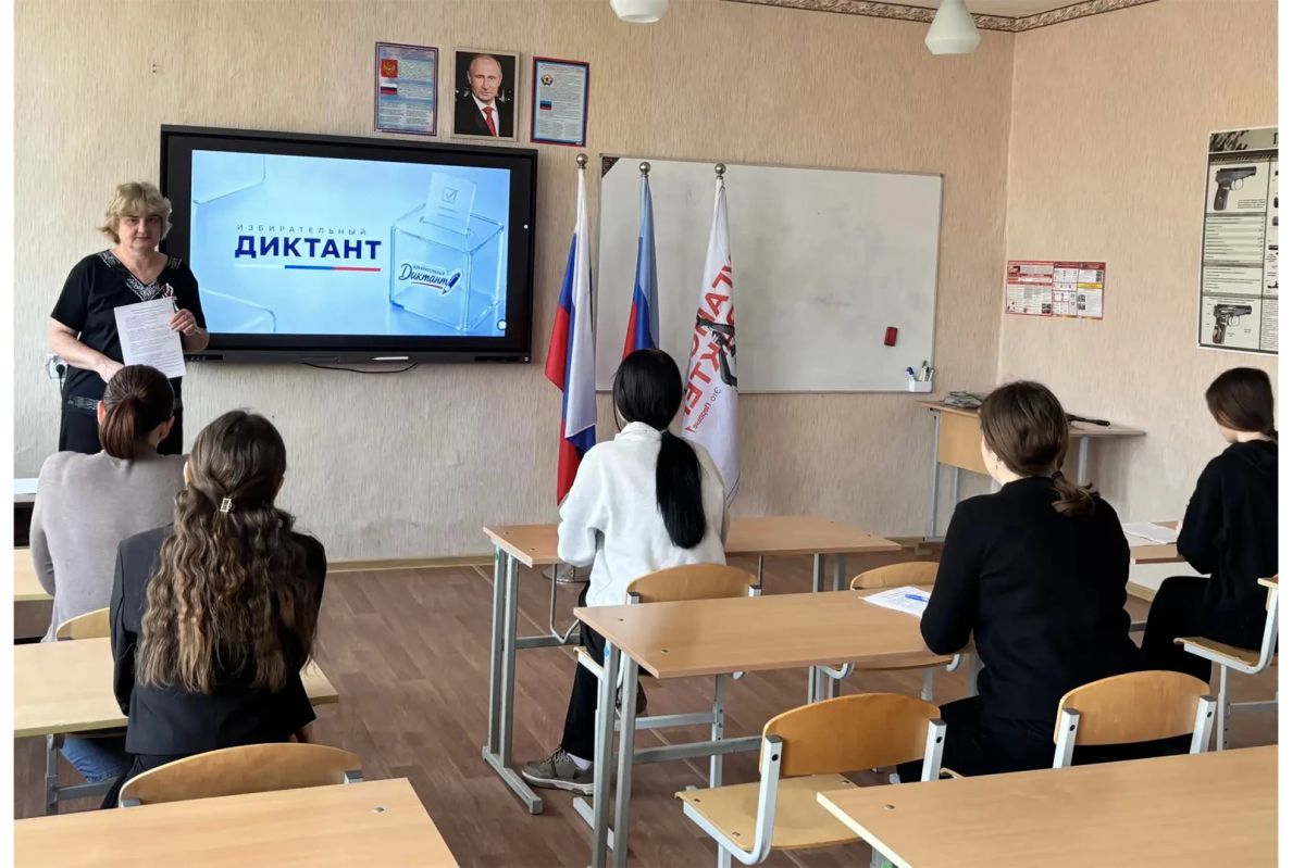 В школах Перевальского округа прошёл «Избирательный диктант» для старшеклассников В школах Перевальского округа прошёл «Избирательный диктант» для старшеклассников