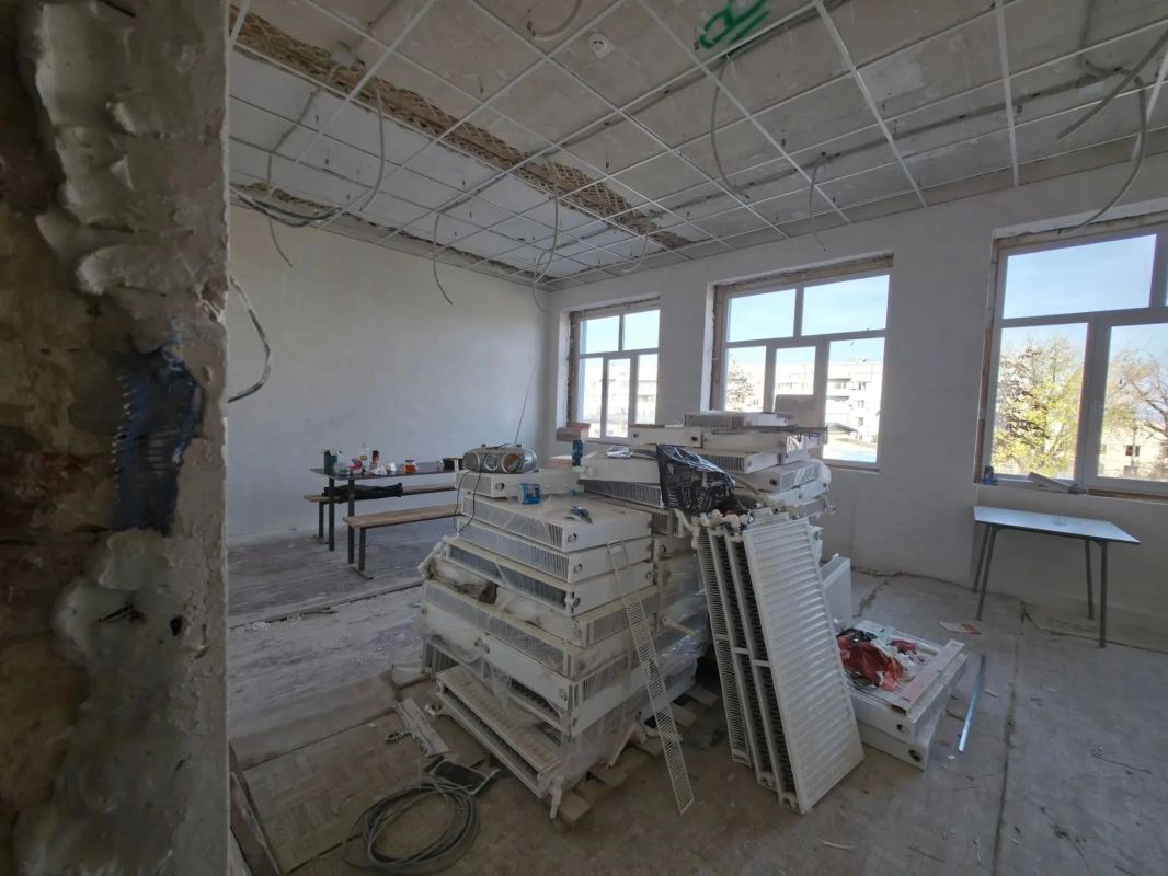 В Лисичанске продолжается восстановление школы №18 по Народной программе В Лисичанске продолжается восстановление школы №18 по Народной программе