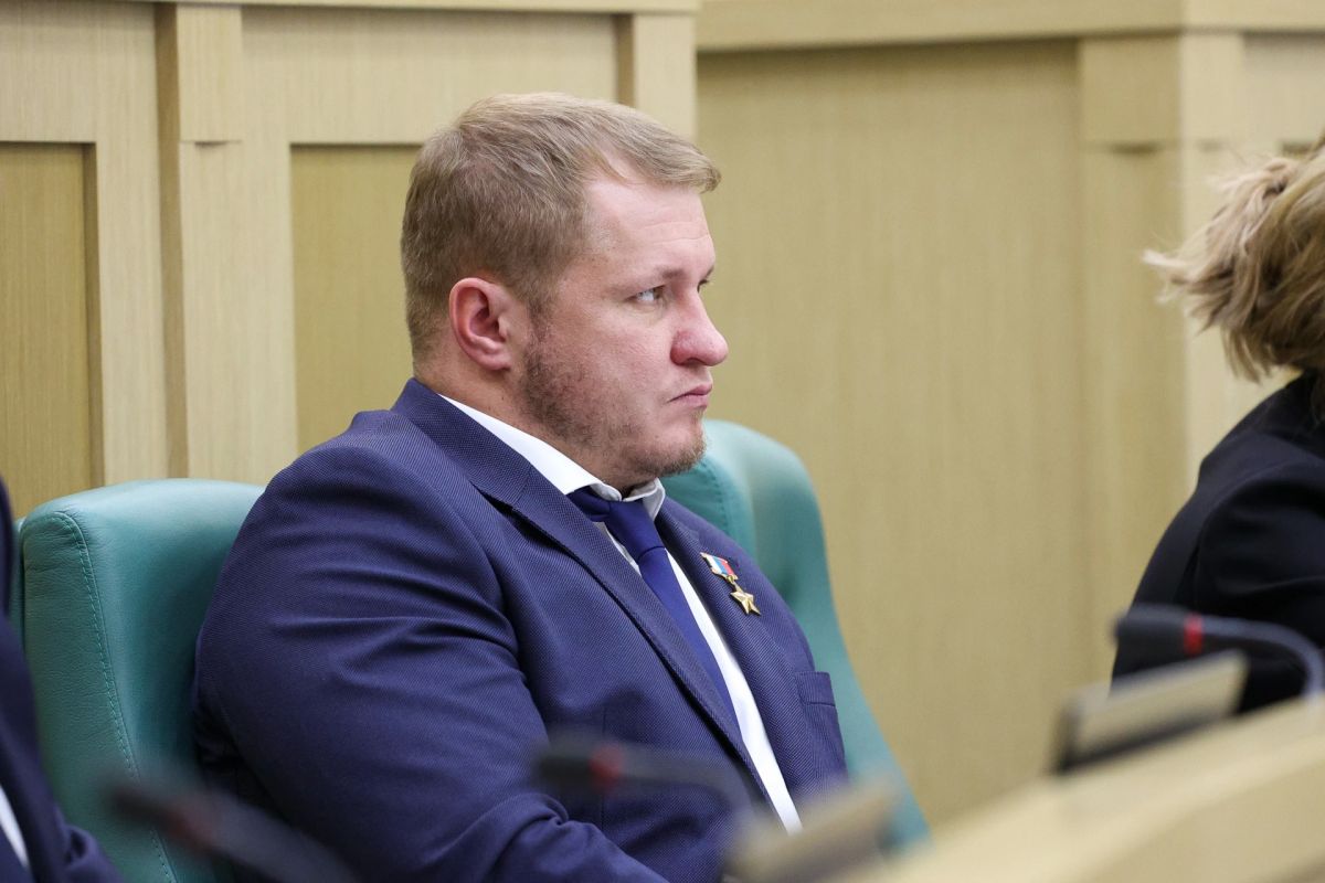 На пленарном заседании Совета Федерации представлены сенаторы, наделённые полномочиями органами государственной власти субъектов РФ На пленарном заседании Совета Федерации представлены сенаторы, наделённые полномочиями органами государственной власти субъектов РФ