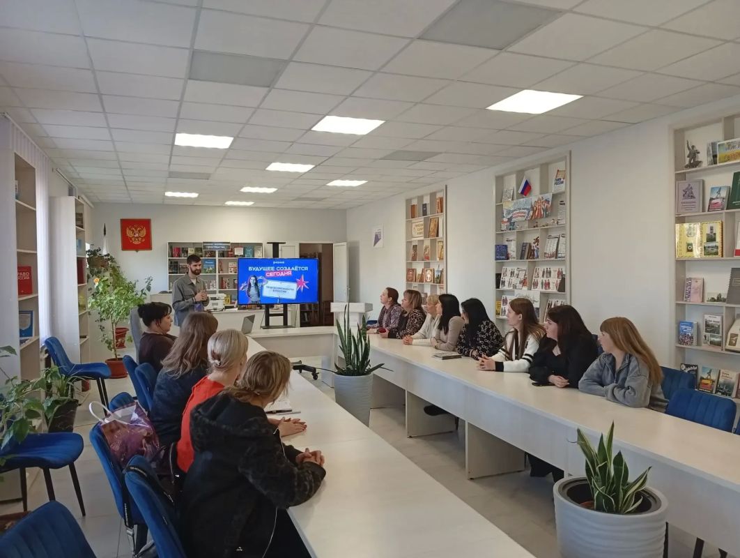 В Ровеньках прошла встреча с лектором Российского общества «Знание» В Ровеньках прошла встреча с лектором Российского общества «Знание»
